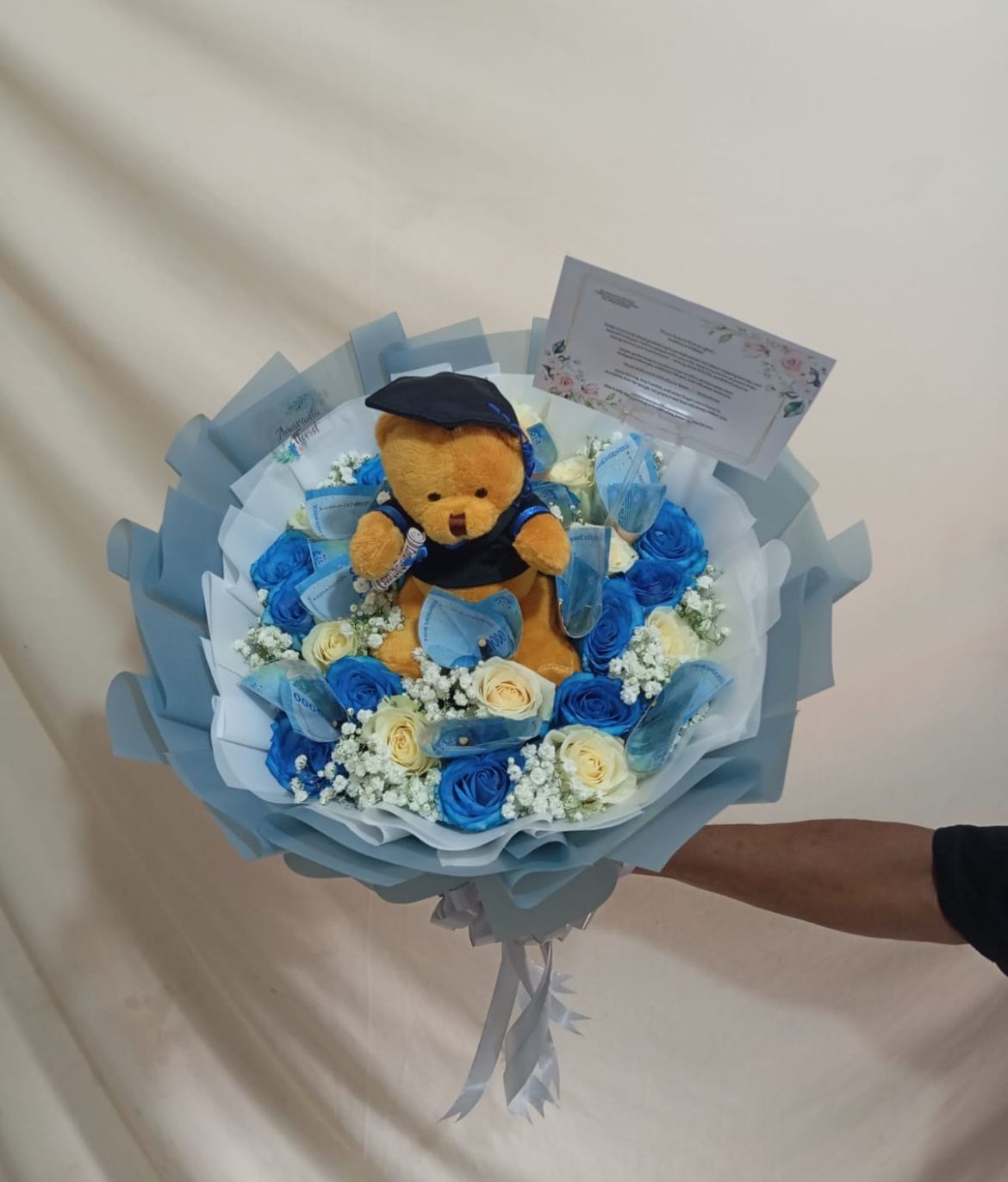 Hand bouquet wisuda Pabedilan Cirebon buket kelulusan